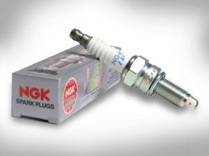 Iridium vs Platinum Spark Plugs (Pros and Cons)