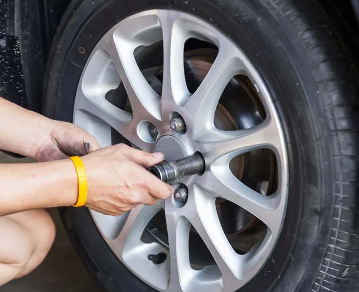 What size is a Semi Lug Nut?