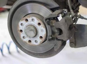 How to Manage the Risks of Driving With Bad Rear Brakes 
