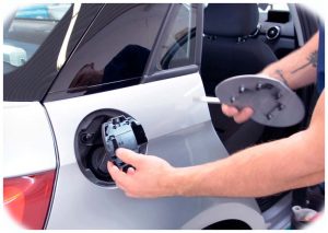 How to Unfreeze a Gas Cap  