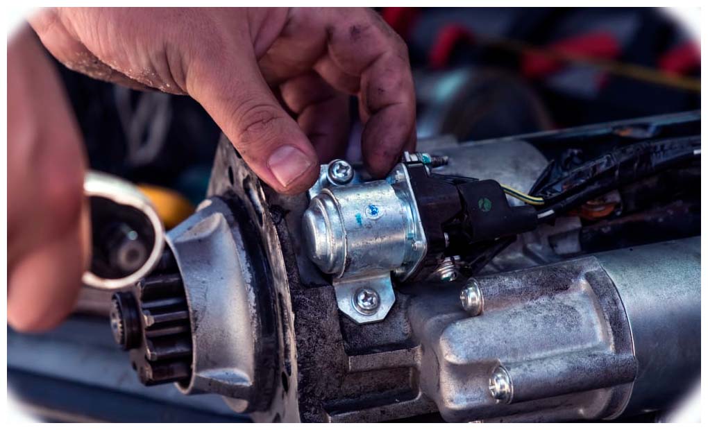 How to Troubleshoot a Vehicle When Turning the Ignition Kills Power