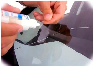 How to Fix Cracked Windshields with Sealants 