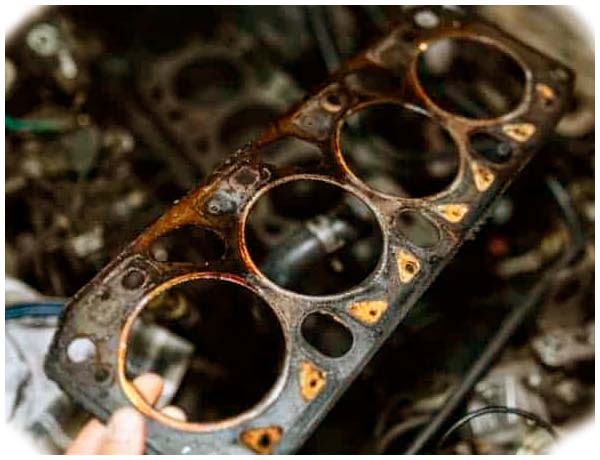 Understanding an External Head Gasket Leak 