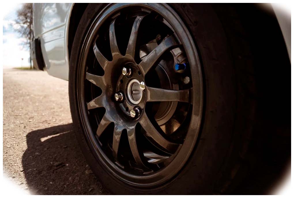 What Are Car Rims Made Of? 