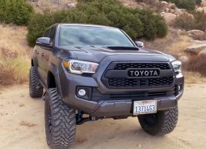 Jeep Wrangler vs Toyota Tacoma: Which Reigns Supreme Off-Road